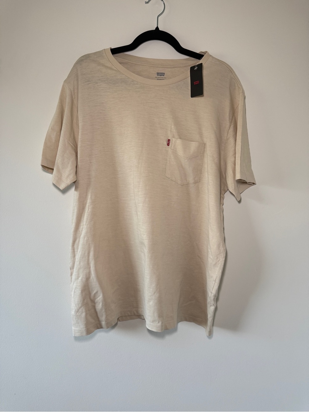 Levi’s Men’s Beige Pocket T-Shirt Standard Fit NWT XL